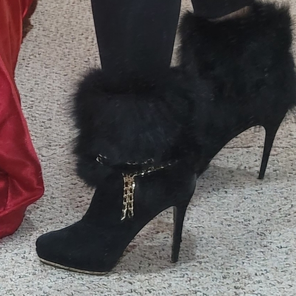 Boots - Picture 3 of 6